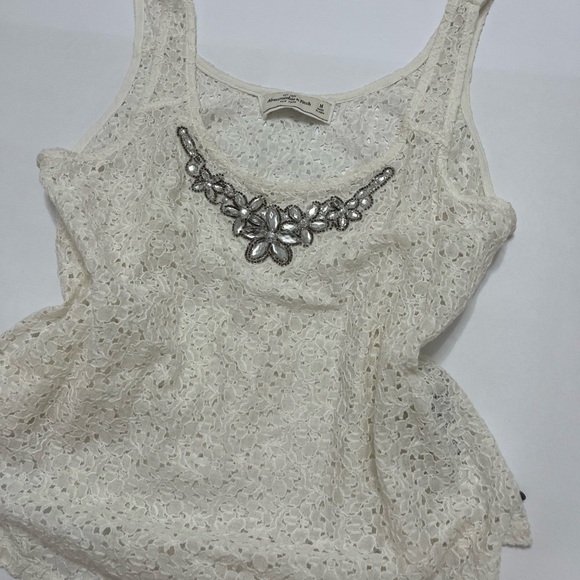 Abercrombie & Fitch - lace and Jewell top - size M - Picture 4 of 9